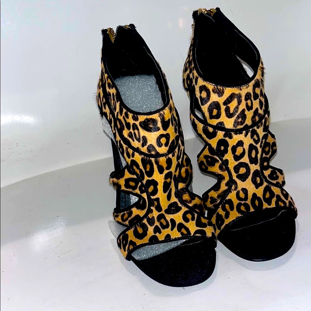 Aldo Brown real leather and Black Stiletto Heels with Cut-Out Design - Picture 3 of 7